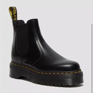 DR.MARTENS - 2976 Smooth Black Leather Platform Chelsea Boots NWOT Women's 8 M 7